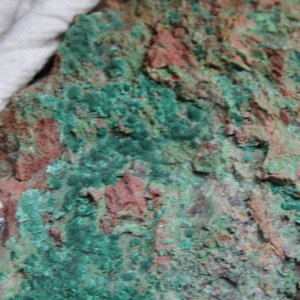 A box lot of various minerals and semi-precious stones — photo 9