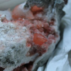 A box lot of various minerals and semi-precious stones — 照片 1