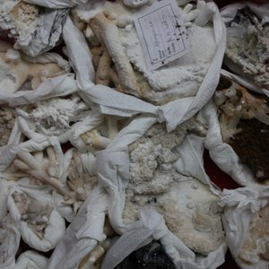 A box lot of various minerals and semi-precious stones — 照片 1