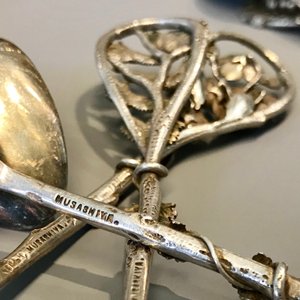A box of twelve Japanese silver spoons, signed Musashiya, Meiji, 19/20th C. — photo 10