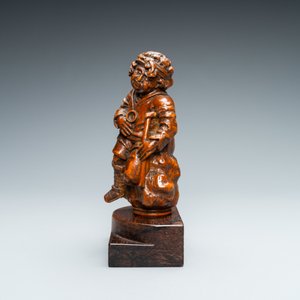 A boxwood figure of a beggar, Flanders, 17/18th C. — 照片 3