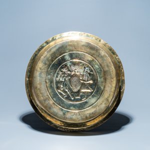 A brass alms basin depicting 'The Spies of Canaan', Nuremberg, Germany, 16th C. — photo 2