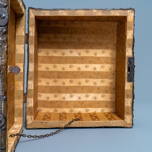 A brass and iron-mounted wooden casket, Germany, 17/18th C. — 照片 10
