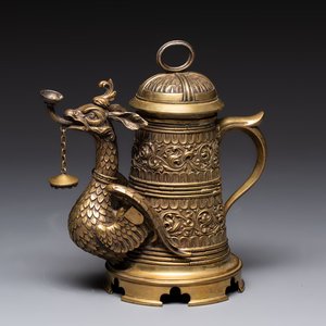 A brass griffin-form aquamanile, Germany, 19th C. — photo 1
