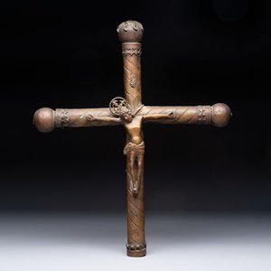 A brass processional cross with corpus Christi, Spain or France, 15th C. — 照片 1