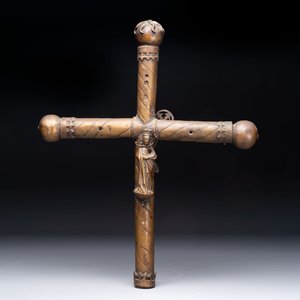 A brass processional cross with corpus Christi, Spain or France, 15th C. — 照片 3