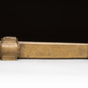 A brass weight, an inkwell, a box and a jade saucer, incl. Mughal, Ottoman and Qajar, 18/20th C. — photo 10