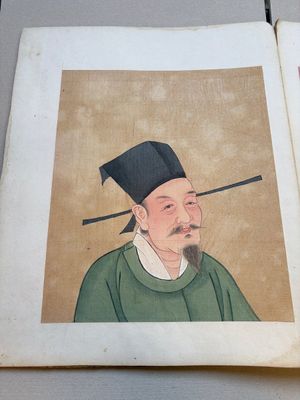 A brocade-bound album of portraits of Chinese emperors, accompanied by biographical texts, 18th C. — photo 1