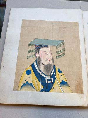 A brocade-bound album of portraits of Chinese emperors, accompanied by biographical texts, 18th C. — photo 18
