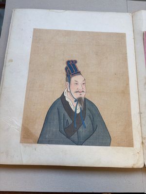 A brocade-bound album of portraits of Chinese emperors, accompanied by biographical texts, 18th C. — photo 22