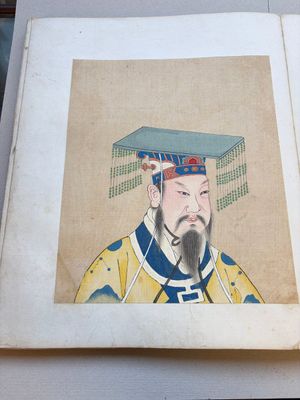 A brocade-bound album of portraits of Chinese emperors, accompanied by biographical texts, 18th C. — photo 26