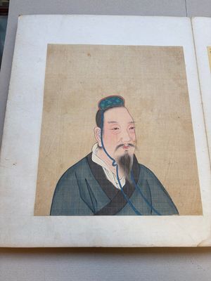 A brocade-bound album of portraits of Chinese emperors, accompanied by biographical texts, 18th C. — photo 28
