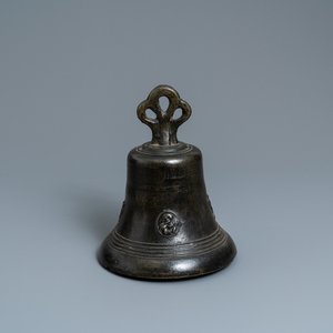 A bronze bell with applied figures of saints, North of France, 16th C. — photo 1