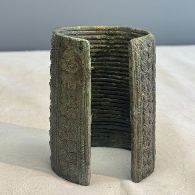 A bronze bracelet — photo 1