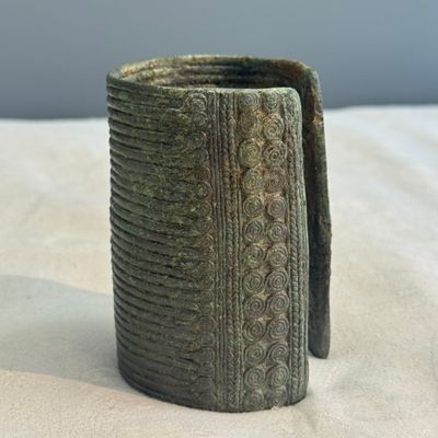 A bronze bracelet — photo 2