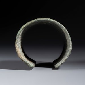 A bronze bracelet — photo 7
