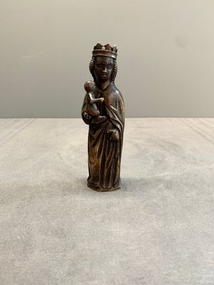 A bronze 'crowned Madonna with child' lustre ornament, Flanders, 16th C. — photo 1