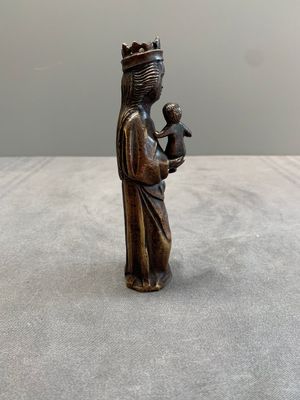 A bronze 'crowned Madonna with child' lustre ornament, Flanders, 16th C. — photo 4