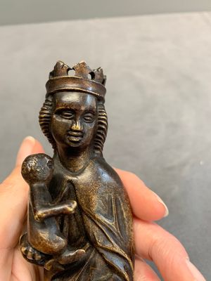 A bronze 'crowned Madonna with child' lustre ornament, Flanders, 16th C. — photo 5