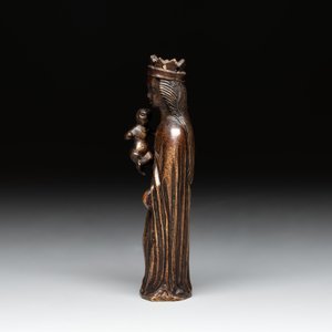A bronze 'crowned Madonna with child' lustre ornament, Flanders, 16th C. — photo 2