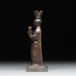 A bronze 'crowned Madonna with child' lustre ornament, Flanders, 16th C. — photo 4