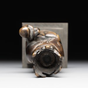 A bronze 'crowned Madonna with child' lustre ornament, Flanders, 16th C. — photo 5