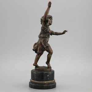 A bronze figure of a dancing girl, 19th C. — 照片 1