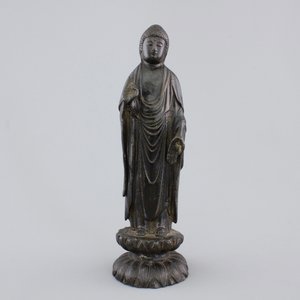 A bronze figure of a Guanyin on lotus flower, Ming Dynasty, 16/17th C — 照片 1