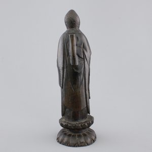 A bronze figure of a Guanyin on lotus flower, Ming Dynasty, 16/17th C — 照片 3