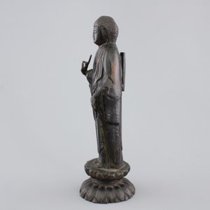 A bronze figure of a Guanyin on lotus flower, Ming Dynasty, 16/17th C — 照片 4