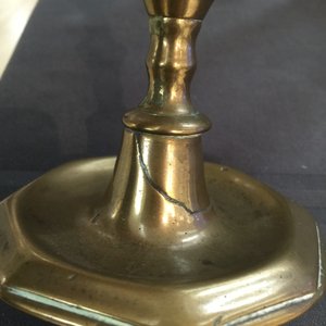 A bronze holy water bucket and four miniature candlesticks, 16/17th C. and later — 照片 11