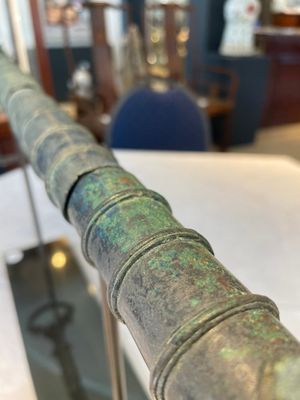 A bronze Khmer palanquin fitting, Cambodia or Thailand, probably Angkor period, 13th C. — foto 4