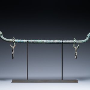 A bronze Khmer palanquin fitting, Cambodia or Thailand, probably Angkor period, 13th C. — foto 3