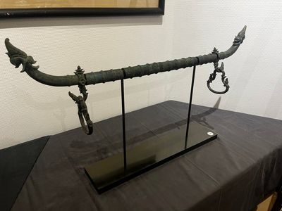 A bronze Khmer palanquin fitting, Cambodia or Thailand, probably Angkor period, 13th C. — 照片 3