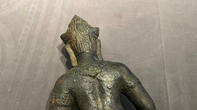 A bronze Khmer sculpture of the goddess Uma, Cambodia, 10/11th C. — 照片 6