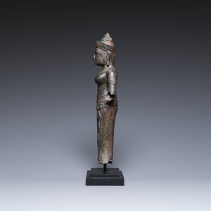 A bronze Khmer sculpture of the goddess Uma, Cambodia, 10/11th C. — 照片 4