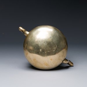 A bronze 'lavabo' or water bowl, Flanders, probably 15th C. — photo 3