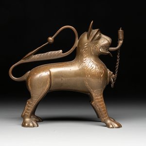 A bronze lion-form aquamanile and two rooster-form aquamanilia, one chromed, Germany, 19th C. — 照片 11