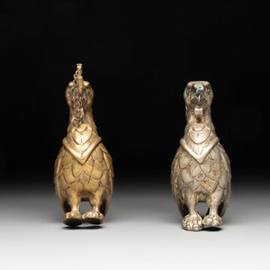 A bronze lion-form aquamanile and two rooster-form aquamanilia, one chromed, Germany, 19th C. — 照片 3