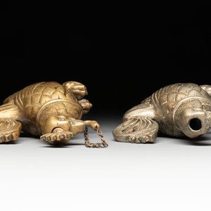 A bronze lion-form aquamanile and two rooster-form aquamanilia, one chromed, Germany, 19th C. — 照片 6