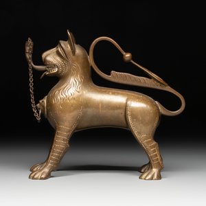 A bronze lion-form aquamanile and two rooster-form aquamanilia, one chromed, Germany, 19th C. — 照片 9
