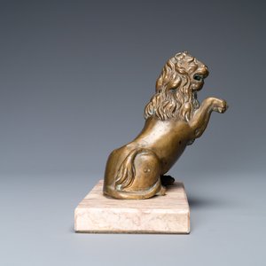 A bronze model of a lion on a marble base, 17th C. — photo 5