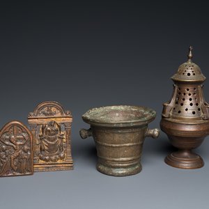 A bronze mortar, a censer and two pax of which one gilded, Western Europe, 16/17th C. — photo 1