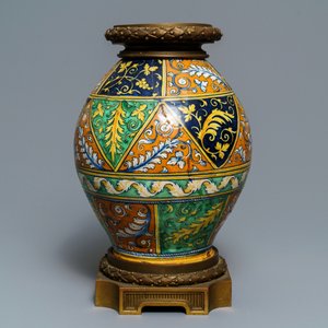 A bronze-mounted Italian maiolica pharmacy jar with a fine portrait, Faenza, 16th C. — 照片 3