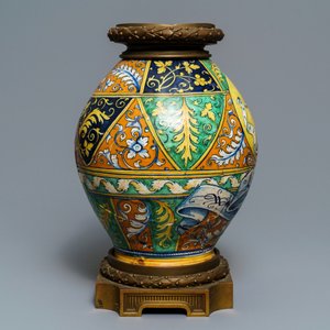 A bronze-mounted Italian maiolica pharmacy jar with a fine portrait, Faenza, 16th C. — 照片 4