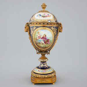 A bronze mounted Sèvres porcelain bowl and cover, 19th C. — 照片 1