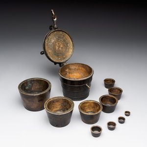 A bronze nest of weights, Nuremberg, Germany, 17th C. — photo 2