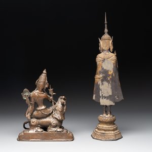 A bronze Simhanada Lokeshvara seated on a Buddhist lion and a Buddha, Southeast Asia, 19th C. — photo 4