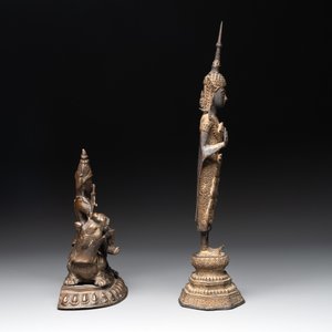A bronze Simhanada Lokeshvara seated on a Buddhist lion and a Buddha, Southeast Asia, 19th C. — photo 3