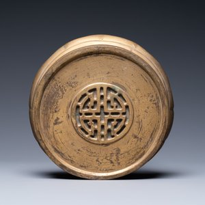 A bronze stand, a weapon and a figurative ornament, China and Vietnam, 19/20th C. — photo 4
